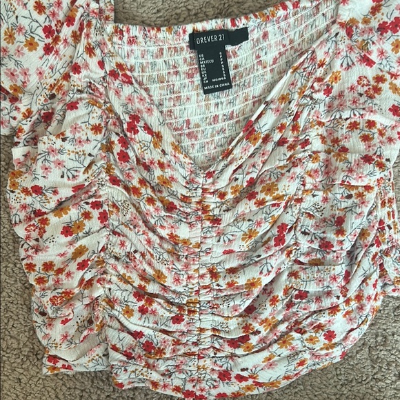Floral Ruched Top - Picture 3 of 3